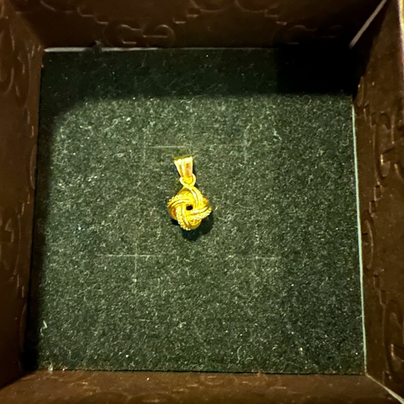 1 day BIG SALE 18K knot pendant ✨ - Picture 2 of 3